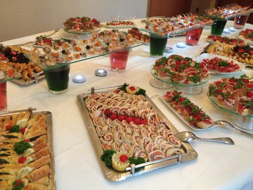 מינדן Victoria Hotel מראה חיצוני תמונה