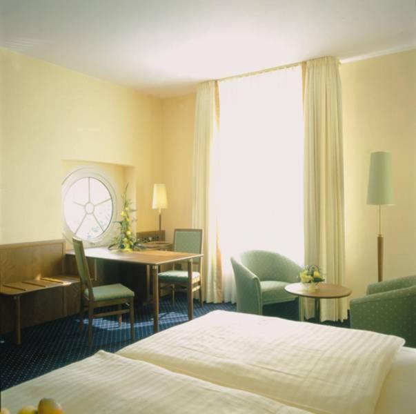 מינדן Victoria Hotel מראה חיצוני תמונה