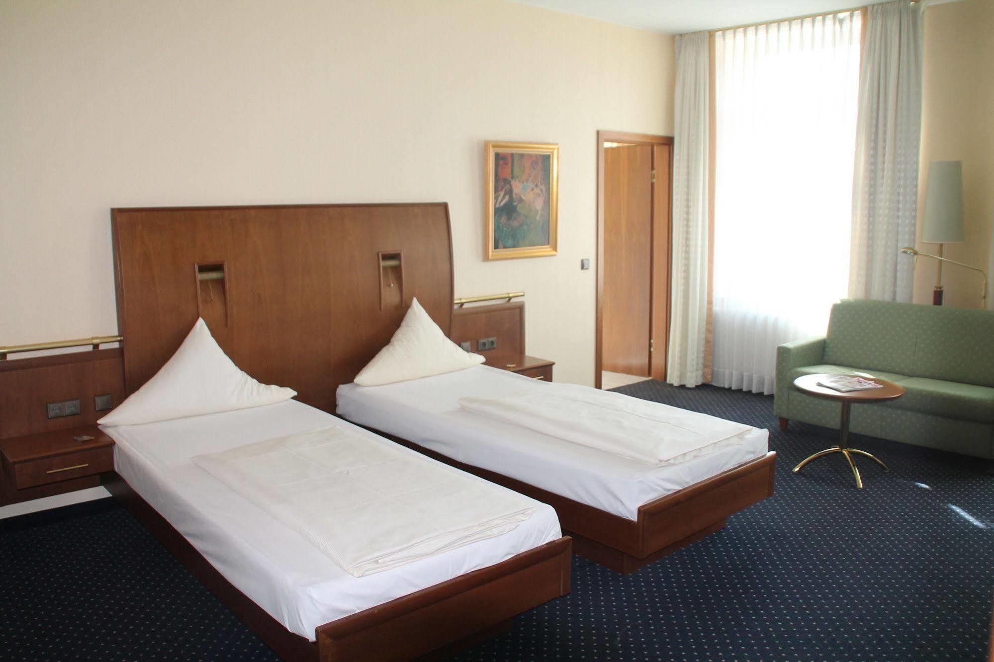 מינדן Victoria Hotel מראה חיצוני תמונה