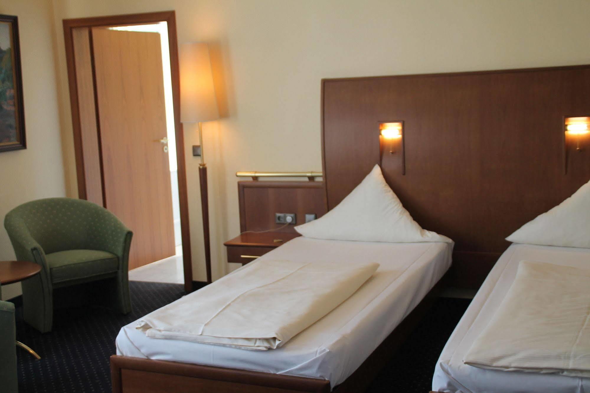מינדן Victoria Hotel מראה חיצוני תמונה