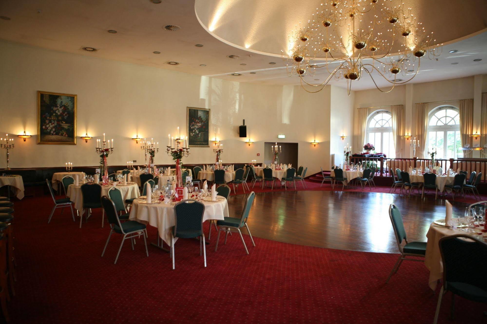 מינדן Victoria Hotel מראה חיצוני תמונה